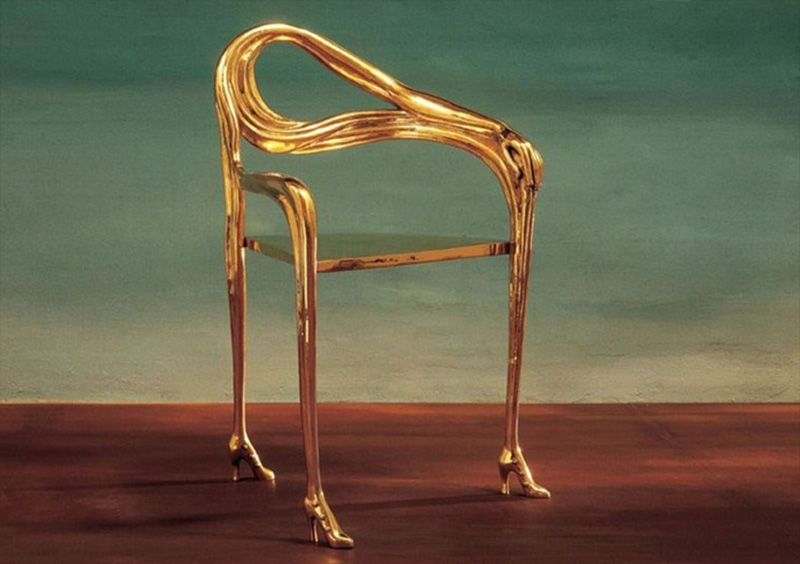 leda armchair sculpture: structure in polished cast brass varnish.